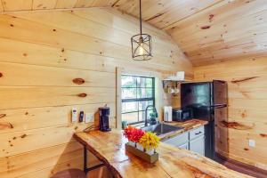 Stout Cabin w Fire Pit: 1 Mi to Ohio River!