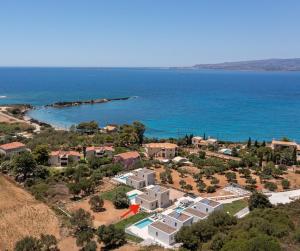 Villa Erato - Elysian Villas Kefalonia, 200m from Beach, New 2024
