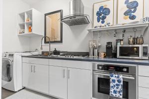 Beautiful 1-BR Flat Nestled Between Dupont & Logan