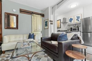 Beautiful 1-BR Flat Nestled Between Dupont & Logan