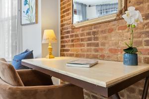 Beautiful 1-BR Flat Nestled Between Dupont & Logan