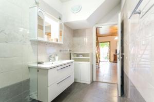 Apartments by the sea Baska Voda, Makarska - 300