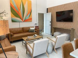 Fyrebird Place - Industrial Loft with Pavilion & Yard