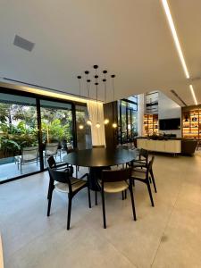 Jurerê Beach Villa - piscina jacuzzi sauna