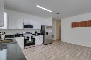 53 Pool Home Located In Sunset Ridge Community!