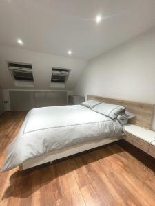 Spacious Private Room in Vibrant South London
