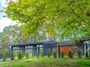 Gracie's Lane Villa 1 - Red Hill