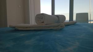 Clara Grace sea view