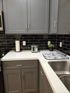 The Pershing Pad is at a Central location 3BR Sleeps 10