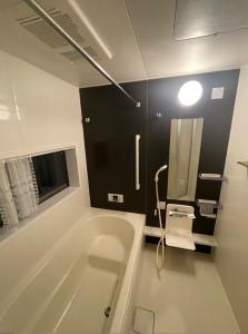 Tommys house 東京都内では貴重な無料駐車場付で大地震でも安心の新しい家