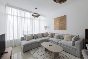 Stylish 2 bd Apt in Business Bay, Prime Location