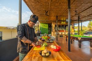Whoopers Boutique Hotel Morjim