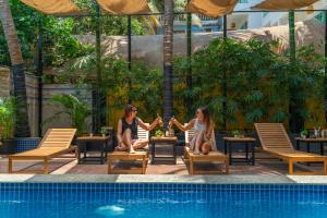 Whoopers Boutique Hotel Morjim