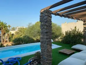 La Huida Chalet con piscina junto al mar - Caserío Los Fuentes de los Solanos