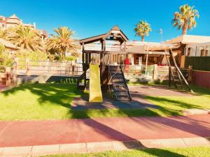 Alcaudón, Isla Canela - By AC REAL