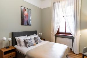 Old Town AC apartments Main Raiway Station