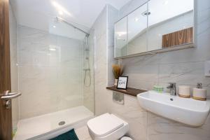 Rest&Recharge at Brookdale House (5 Bedrooms, 15mins to City Centre, Free Parking)