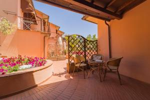 Triple Room room in Hotel Lo Scirocco
