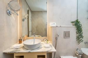 Escape24 Spacious 2BR Infinity Pool with Burj Views