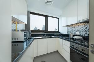 Escape24 Spacious 2BR Infinity Pool with Burj Views