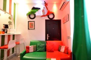 Bellissimo Mini Appartamento a Tema Bandiera Italiana, Potente Wi-Fi, 3 linee metropolitane dietro casa, Collegato Direttamente con Aeroporto di Malpensa e Rho fiera