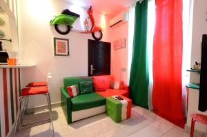 Bellissimo Mini Appartamento a Tema Bandiera Italiana, Potente Wi-Fi, 3 linee metropolitane dietro casa, Collegato Direttamente con Aeroporto di Malpensa e Rho fiera