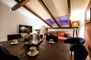 Air-conditioned attic apartment Old Town Main Railway Station