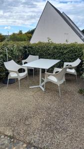 Maisonnette T2 avec piscine chauffée et plage à 300m