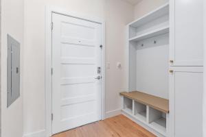 Downtown Luxury 1BD- Poo Spa Bowl Golf Gym Parkng