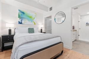 Downtown Luxury 1BD- Poo Spa Bowl Golf Gym Parkng