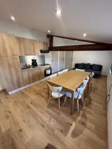 Appartement 5 chambres dans le centre du village - Chavanay