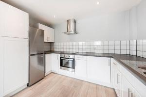 Contemporary Camden Apartment P2