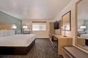 King Room - Non Smoking/Interior Corridor room in SureStay Plus Hotel by Best Western Hayward