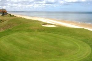 NICE FLAT 400 m FROM BEACH & CENTER