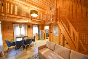 Wooden Cottage Baznik with Hot Tub 