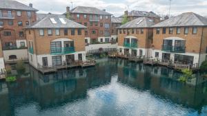 Stylish Waterfront Apartment
