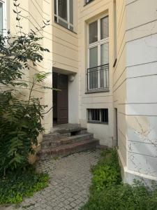 Simple Room Berlin Mitte Artist and LGBTQ friendly