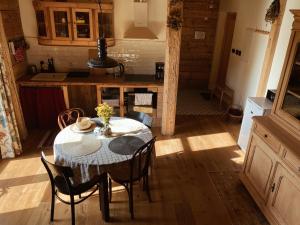 Nad Mikowym Potokiem - wydzielona część drewnianego domu z osobnym wejściem i ogrodem