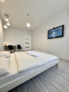 ApartPoltava ЖК "Пилипа Орлика,26" BUSINESS апартаменти з неймовірною панорамою - LED дзеркало -ТРОПІЧНИЙ душ