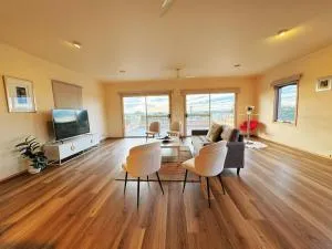 Oceanview 4B2B Two-story House with Big Balcony! - Langwarrin