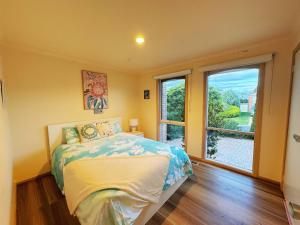 Oceanview 4B2B Two-story House with Big Balcony!