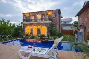 ELIVAAS 3 BHK with Pvt Pool & Lush Garden - Oakwood Villa - Dahmi