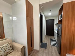 Cozy Couples Getaway - The Median