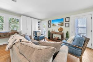 Relax Awhile - Carriage House