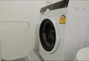 4 bedroom Villa Walking distance to Thanatos Gate Fruit Market Waroros Market JJ Market