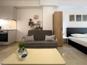 Roman Market Studio