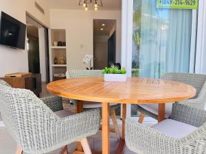 Beauty Pool views Paseo Playa Coral steps to the beach