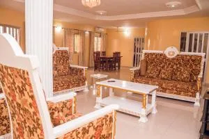 Bel Appartement de trois chambres salon - Adido Gomé