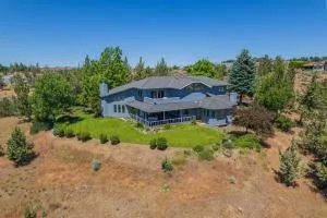 Madras Retreat - Fossil