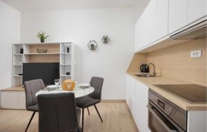 Cozy Apartment In Podstrana With Wifi